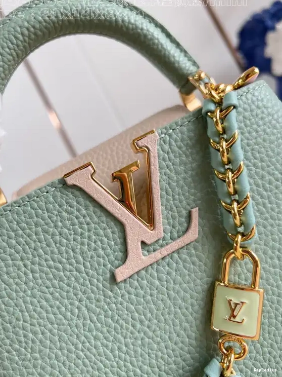 Rep ladies VUITTON LOUIS CAPUCINES MINI-21*14*8CM 0625